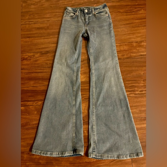 Highrise Flare Jeans Size 2 in Great Condition - Picture 1 of 3